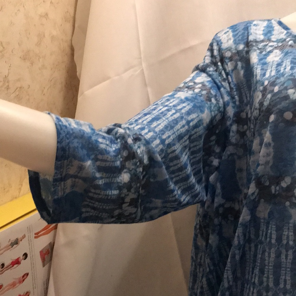 Ruby Rd. Blue Patterned Short Sleeve Top - Picture 4 of 8